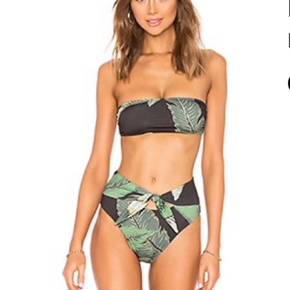 × REVOLVE Kelsey Bikini Top in
Black Palm XS TOP